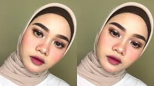 Tutorial make up wisuda natural (a) adonan dasar muka untuk memulai adalah (1) primer : Tutorial Make Up Sendiri Untuk Wisuda Saubhaya Makeup