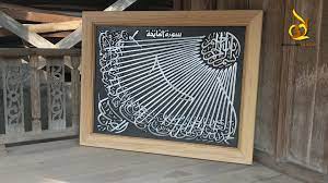Teknik carving adalah seni chipping dan memotong pada bagian datar dari kayu untuk membentuk ukiran agar tampaknya menjadi tiga dimensi. Warisan Seni Ukir Kayu Home Facebook