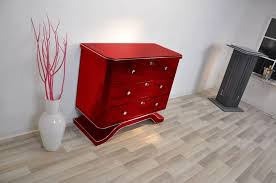 Art Deco Kommode Mit Geschwungenem Fuss In Metallic Rot Original Antike Mobel Art Deco Mobel Art Deco Rote Kommode