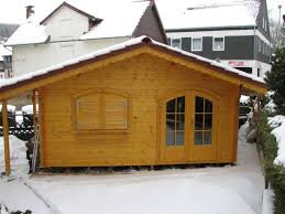 Sehr Schones 58 Mm Blockbohlenhaus Mit Eckuberstand Segementbogen Doppeltur Und 2 Flg Segementbogen Fenster Mit Fensterla Gartenhaus Nach Mass Gartenhaus Haus