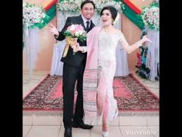 Jika kamu mempunyai tubuh gemuk, berikut ini inspirasi model kebaya untuk orang gemuk agar terlihat langsing yang sayang untuk kamu lewatkan : Model Kebaya Pengantin Batak Youtube