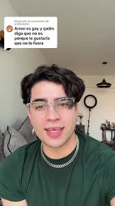 Aaron Confiesa Que Es Gay