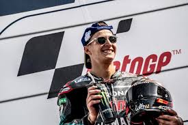 Quartararo started from pole position for the fifth race in a row, but was passed before the first both ended up in the gravel pit. Quartararo Wechselt 2021 Bis 2022 Zu Vinales Ins Werksteam Motogp