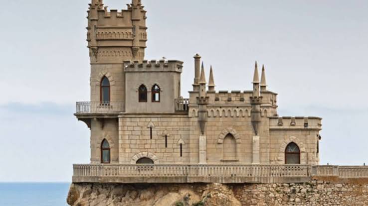 10 Extravagant Examples of Folly Architecture