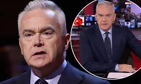Huw edwards is considering his future as the presenter of the bbc's ten o'clock news, as he admitted that taking a salary cut had affected his attitude to the job. Huw Edwards Reveals He Is Still Experiencing Breathlessness After Suffering Covid 19 Daily Mail Online