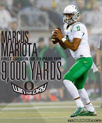 Marcus Mariota First Oregon Quarterback To Pass For 9 000 Yards Goducks Wtd Pitcrew Oregon Football Oregon Ducks Football Mariota