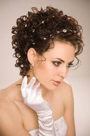 Kisa Permali Sac Modelleri Google Da Ara Visage Rond Cheveux Courts Coiffures Courtes Ondulees Coiffure Courte