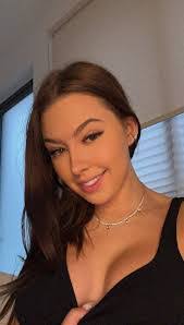 Ashlee Dalton's Instagram, Twitter & Facebook