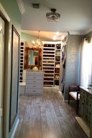 From the simple open closet design in tiny bedrooms, we move a notch higher to the small niche that holds the closet. Bedroom With Walk In Closet And Bathroom Layout Novocom Top