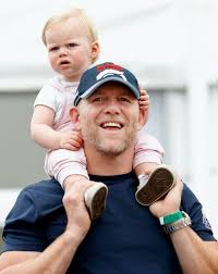 Ahora, con la llegada de lucas, han cumplido su sueño de convertirse en familia numerosa después de haber pasado por algunos episodios un tanto amargos. Zara Tindall Lucas Tindall Sohn Fur Zara Phillips Und Mike Tindall Lucas Philip Kam Im Badezimmer Zur Welt Panorama Stuttgarter Zeitung Fan Page Dedicated To Zara Tindall Tonimanikamlubis