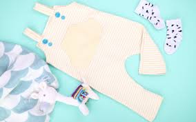 Die latzhose ist aus gestreiftem baumwollstoff. Latzhose Fur Babys Nahen Diy Eule