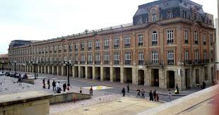 Palacio Lievano Sede De La Alcaldia De Bogota Costado Occidental De La Plaza De Bolivar Bogota D C Alcaldia De Bogota Colombia Bogota Colombia