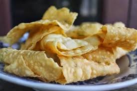 Kemudian dipanggang di atas bara arang, disajikan dengan saus bumbu yang terbuat dari santan, gula jawa, dan bumbu lainnya. 6 Resep Kue Bawang Enak Yang Mudah Dibuat Themoondoggies