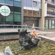 Pointe de l'ours is situated north of other places. Place De L Ours Place A Mouscron