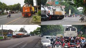 Padahal biasanya kan jalur kereta api jauh dari jalan raya. 3 Jalur Kereta Api Di Indonesia Yang Mepet Banget Jalan Raya Youtube
