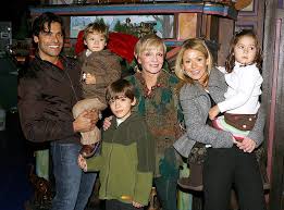 When mark consuelos and kelly ripa need a break from the city, they're able to jet set to multiple vacation homes. Kelly Ripa Mark Consuelos Their Kids In Family Photos Hollywood Life