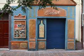 Celle ci est située au cœur du panier de la place des 13 cantons, en face du bar des 13 coins inspirés par les. Plus Belle La Vie Wikiwand