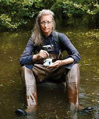 Photographers And Their Cameras Annie Leibovitz Annie Leibovitz Photography Photographer Self Portrait