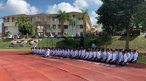 Tan sri muhyiddin yassin made a surprise visit to sekolah sultan alam shah in putrajaya on thursday to congratulate students. Pelajar Sultan Alam Shah Putrajaya Sujud Syukur Di Padang Sekolah Selepas Dapat Keputusan Cemerlang Pt3 Remaja