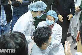 M = triệu, k = nghìn. Sá»©c Khá»e Cá»§a Nhá»¯ng NgÆ°á»i Ä'áº§u Tien Tiem Váº¯c Xin Covid 19 Viá»‡t Nam Ra Sao