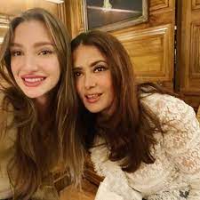 The eternals actress appears in people's 2021 beautiful issue alongside her super cool rescue owl. Salma Hayek S Millionaire Influencer Step Daughter Their Bikini Competition Mathilde Pinault Is The Daughter Of Millionaire Marca English