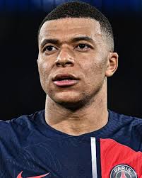 PSG Academy Hong Kong welcomed Paris Saint-Germain legend Blaise Matuidi  for an afternoon training session ✨ A great moment of sharing and smiles  with the academy's young players❤️💙