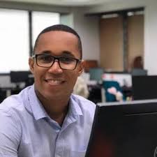 She changed her profile pic on facebook shortly after her jab to post a selfie with a face mask on and the message: Diferenca De Idade Entre Mel Maia E Jean Lucas Gera Revolta Apos Foto Parar Na Web Rd1