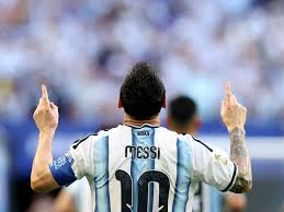 Who is leading the race for the FIFA World Cup 2026 Golden Boot award?