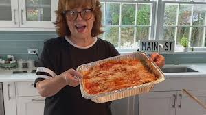 Joy Behar S Famous Lasagna Recipe Will Become Your Favorite Dish Joy Bauer Recipes Lasagna Recipe Sweet Italian Sausage