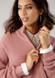 Laura Scott Troyer mit Troyer-Kragen, Seemannspullover