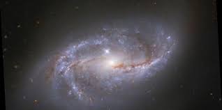 La galaxia se encuentra a. Nasa S Hubble Telescope Snaps Crystal Clear Image Of Distant Galaxy Wsbuzz Com