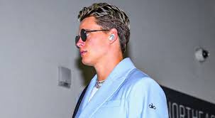 VIDEO: Joe Burrow Is Getting Roasted For His Unusual Pregame Outfit Before  Bengals vs. Chargers Matchup