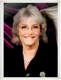 Linda Penson's Instagram, Twitter & Facebook