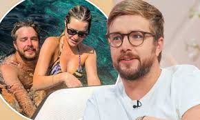 Iain andrew stirling (born 27 january 1988) is a scottish comedian, writer, television presenter, actor, narrator and twitch streamer. Iain Stirling Reveals Girlfriend Laura Whitmore Hates His Love Island Voice Daily Mail Online