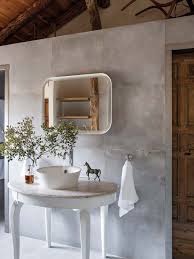 Une Maison Contemporaine Dans Des Vieux Murs De Pierres Planete Deco A Homes World En 2020 Maison Contemporaine Mur En Pierre Renovation Vieille Maison