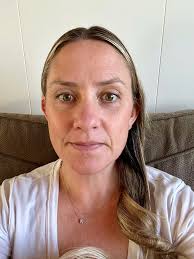 About to go live and need a little oomph 🪭 Here's my 4-step lift: 1.  Bronzer