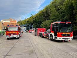 Erkrath is situated on the river düssel, directly east of düsseldorf and west of wuppertal, close to the famous neandertal. Mr Kgube78f7mm