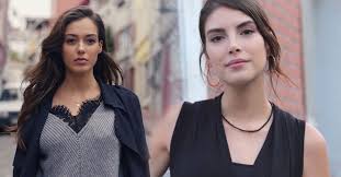 Kolpa grubu'nun solisti barış yurtçu, 2 senedir birlikte olduğu söz dizisinde rol alan sevgilisi deniz baysal'a evlenme. Soz Dizisindeki Deniz Baysal Ile Cukur Dizisindeki Dilan Cicek Deniz Ayni Adama Asikmis Galeri Takvim