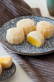 Snow Skin Mooncake Video Recipe With Custard Filling Food Desserts Mooncake Recipe
