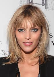 10 No Fuss It Girl Approved Hairstyles For Short Hair Layered Hair With Bangs Stylish Short Hair Hair Styles