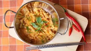 Setelah itu tumislah semua bumbu yang dihaluskan sampai harum. Resep Seblak Makaroni Pedas Lifestyle Fimela Com