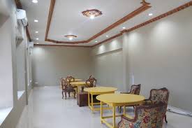 Plafon atau langit langit ruangan tidak hanya berfungsi untuk melindungi dan menutup bagian atas rumah tapi juga berperan penting dalam memaksimalkan desain interior rumah. Percantik Rumah Impian Dengan Langit Langit Yang Tepat