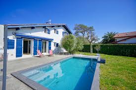 Villa Moderne Avec Piscine Agence Olaizola Location Saisonniere De Vacances A Biarritz Et Sur La Cote Basque Et Landaise