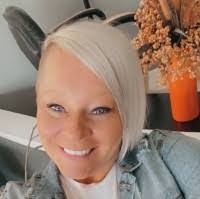 Amy Landers's Instagram, Twitter & Facebook