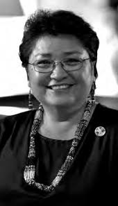 She Looks For News”