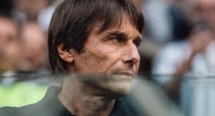 Napoli, De Laurentiis: "Benzema e Di Maria vecchi, Falcao non segna più". E  su Cavani...