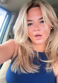 20 Ci Morgan Wallen Blonde Girl