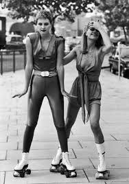 Cavolo :s solo in negozi di abbigliamento per feste in maschera potresti trovare tutto il completo. Moda Anni 70