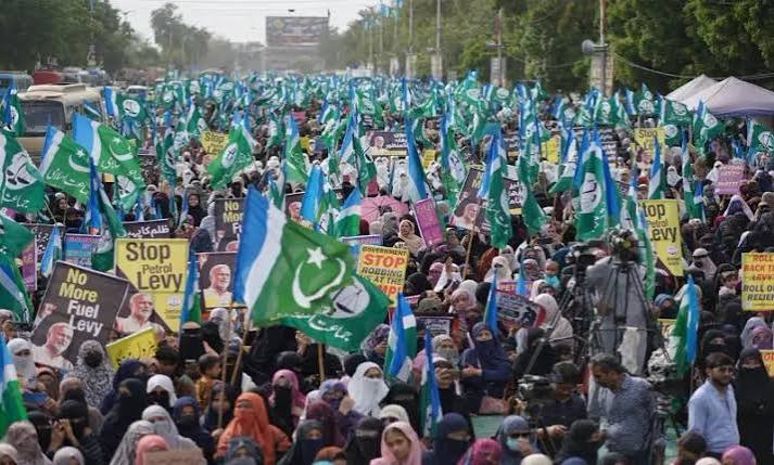 JI Sit-Ins Against Petroleum Levy Rock Pakistan Cities