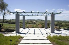 Desde la luminaria más grande a la más pequeña. Estructuras Metalicas Enrejadas Para Exteriores